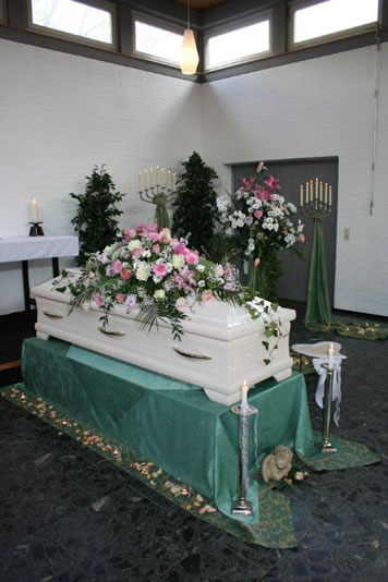 Bestattungsbedarf Lägerdorf - Särge, Urnen und mehr