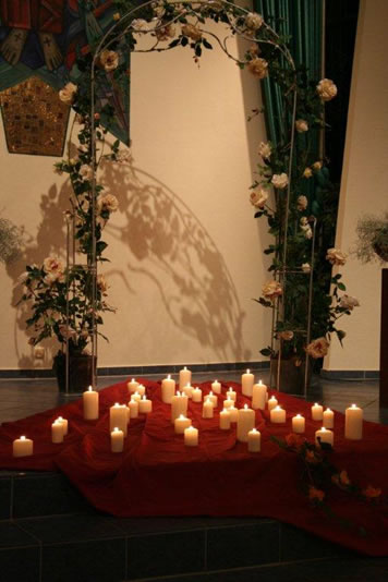Haus des Abschieds Lägerdorf -Trauerhalle mit Kerzen